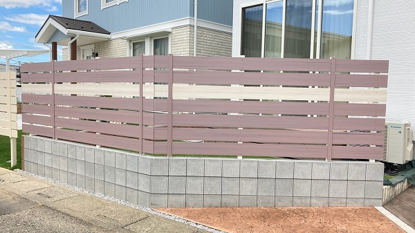 オリジナルデザイン！くすみピンクのフェンスがあるお庭