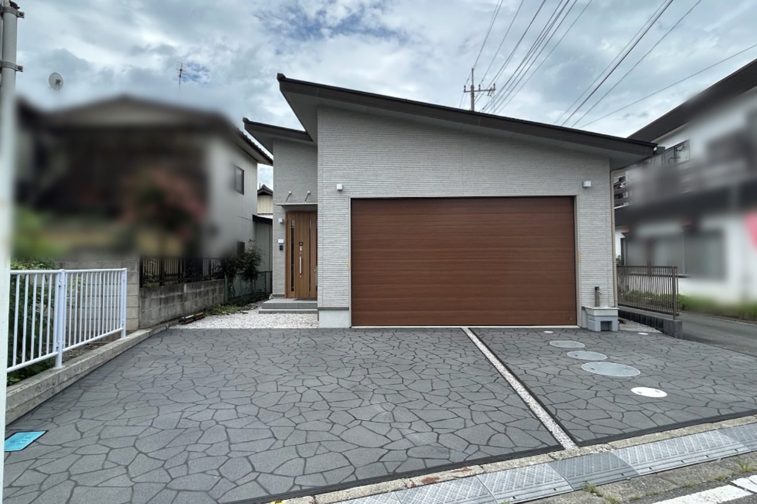 「もう掃除に疲れた…」タイヤ痕のお悩みを解決✨【リノベストーン施工例】
