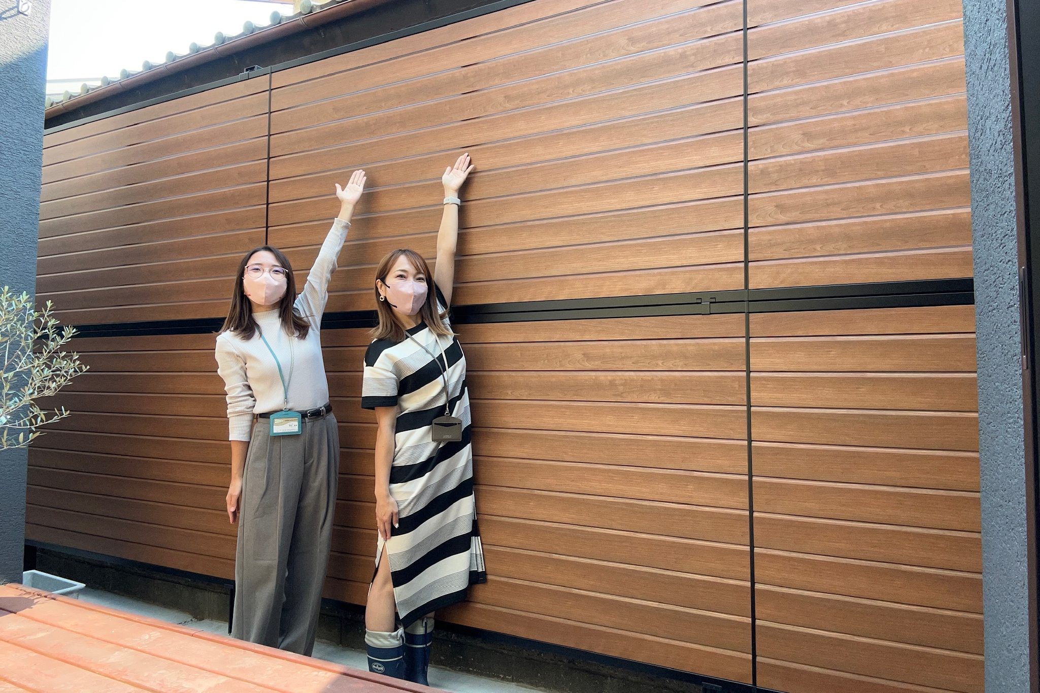 高さはなんと脅威の2.5メートル以上！圧倒する目隠しフェンス👀