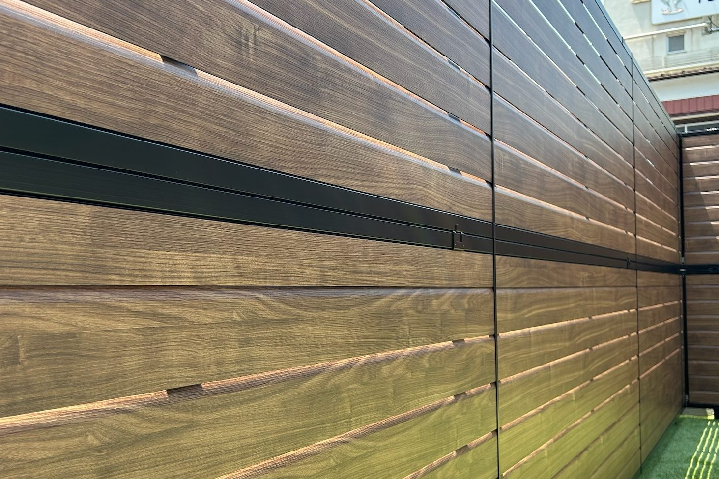 外構専門店のデザインガーデンが解説📝失敗しない目隠しフェンス選びと素材別の特徴👀✨