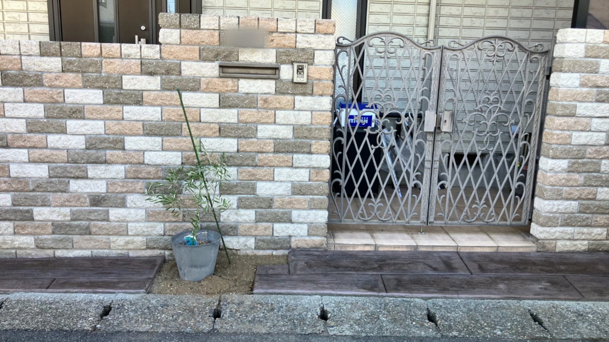 🌿お手入れラクでおしゃれに変身❣️スタンプコンクリートで叶える玄関まわりリフォーム✨