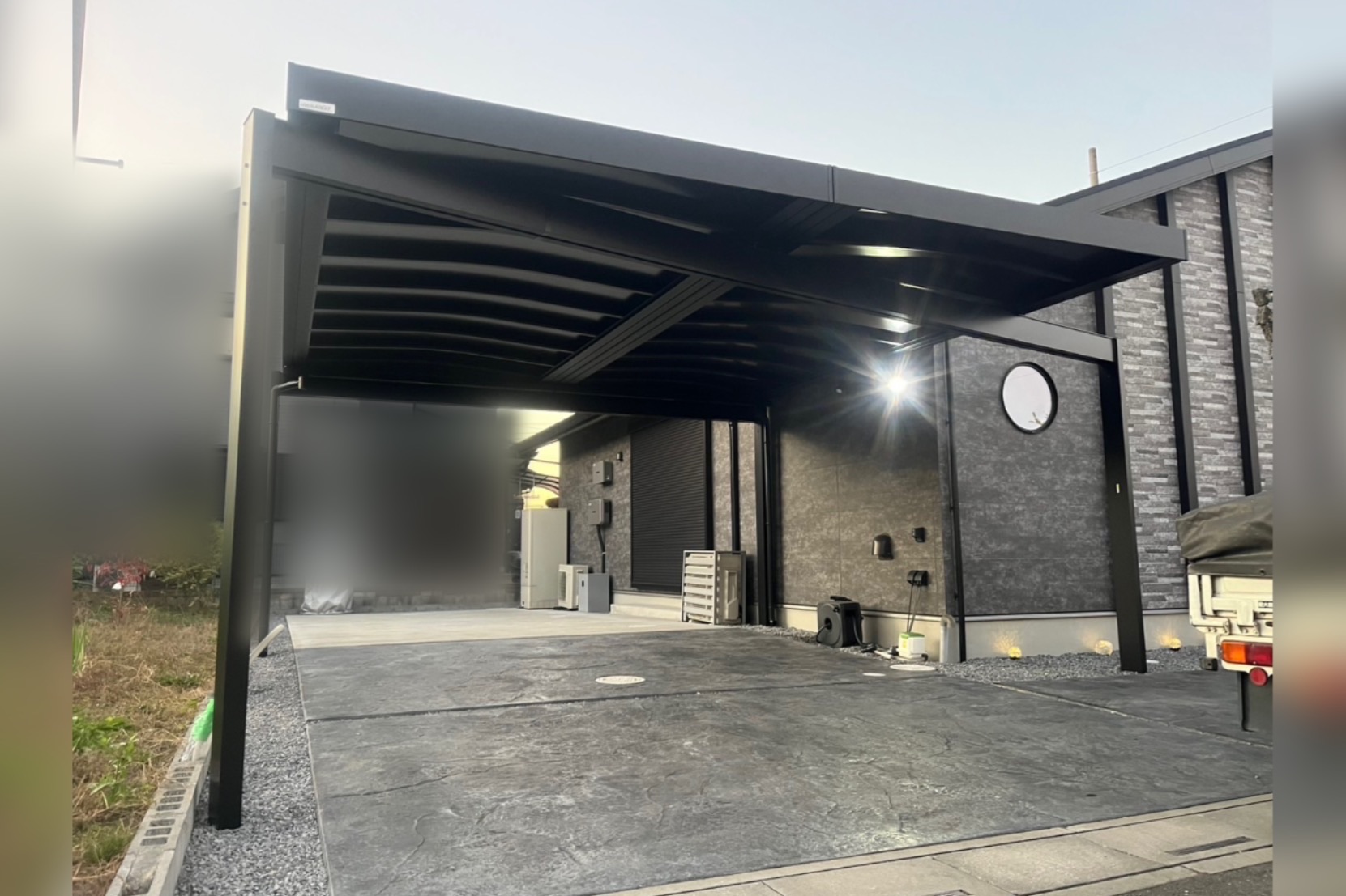 KMEW(ケイミュー)の外壁×梁置きタイプのオシャレカーポートで外構の完成度がすごい❤️‍🔥🚗🅿️