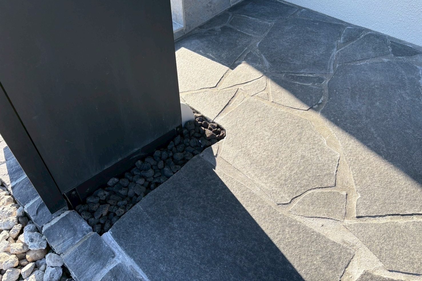 シンプルでも映える‼️オシャレな乱石貼り🧡🪨